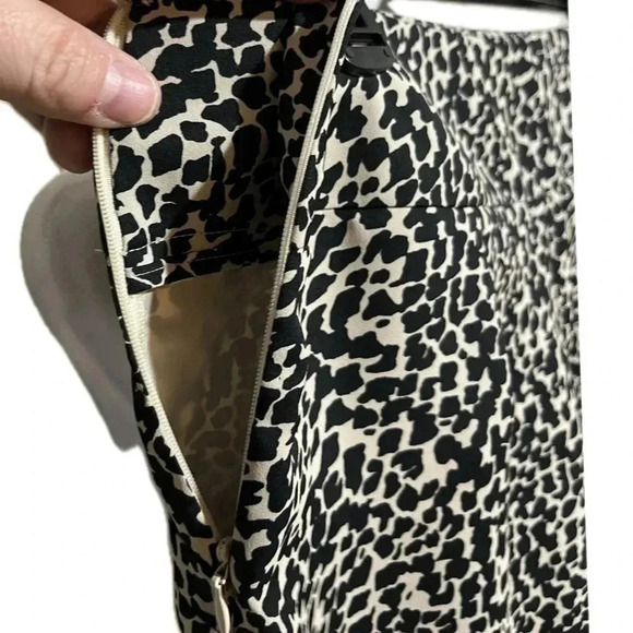 Loft animal print size zip shorts size 4 - Picture 3 of 6